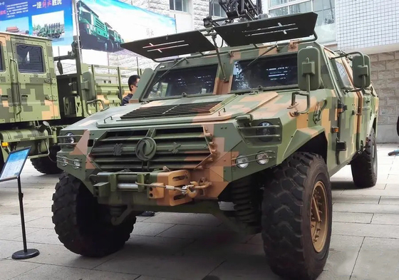 DONGFENG CSK141 Off Road Military Vehículo de asalto a prueba de balas 10 asientos 200hp 4x4