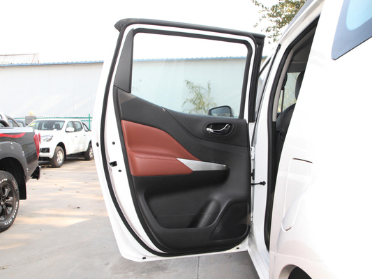 Camionetas pickup DONGFENG de SUV de la puerta del motor RWD 4 de Turbo para acampar de la familia