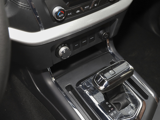 8 camionetas pickup DONGFENG 120kw 163hp de la impulsión de la rueda de los engranajes 4WD 4