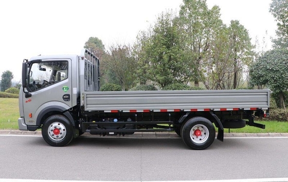 Edición de lujo 4x2 DONGFENG del contenedor para mercancías de los camiones diesel ligeros de Cummins