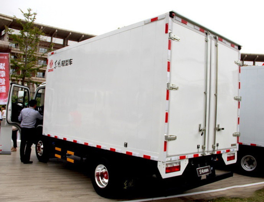 Camión 4X2 150 - 250 HP GVW 6 del cargo de la luz de Cummins Engine - 12T