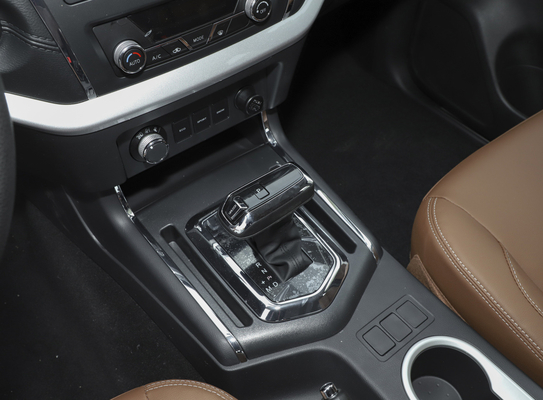 8AMT recogida diesel del poder 2.3L DONGFENG de cargo de la caja de cambios 4WD de la recogida plana del tanque