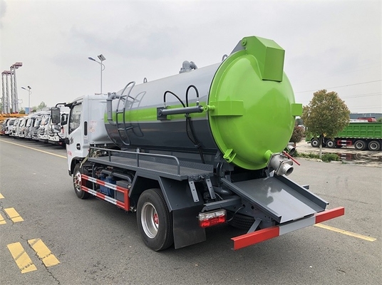 Motor diesel 4,7 Cbm del pequeño de DONGFENG de las aguas residuales del vacío tanque del petrolero 6MT