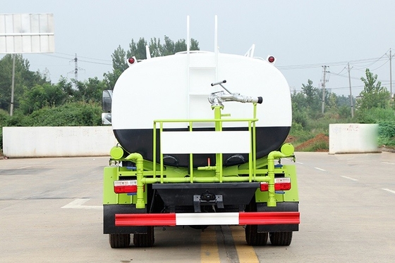 9 Cbm que asperja la dirección izquierda de motor diesel de la rueda del camión 4x2 del carro de la agua ligera