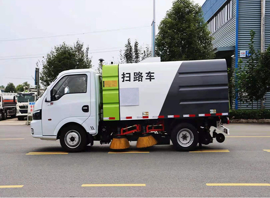 poder municipal 113hp Mini Road Sweeper de la gasolina del camión del saneamiento de la rueda 4x2