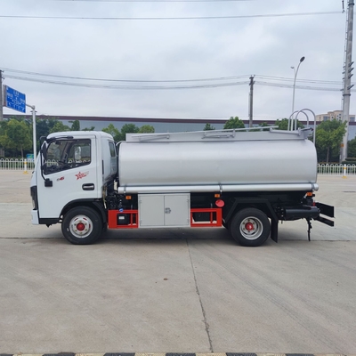 Camión del transporte del aceite del keroseno de Cbm de la rueda 4,5 del camión de petrolero del combustible diesel de la gasolina 4x2